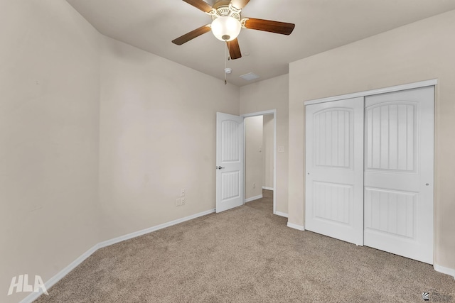 unfurnished bedroom featuring carpet floors, baseboards, a ceiling fan, and a closet