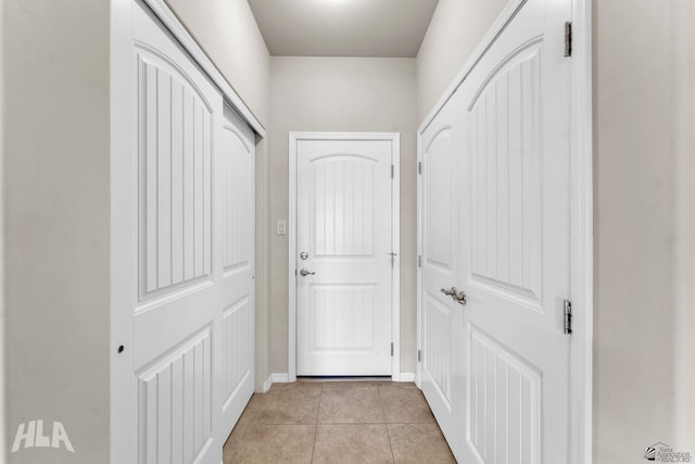 entryway featuring baseboards and light tile patterned floors