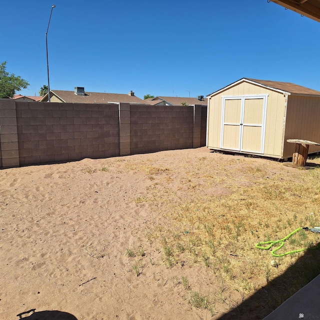 6397 E 42nd St, Yuma, AZ 85365 - view of yard featuring a shed