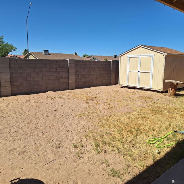 6397 E 42nd St, Yuma, AZ 85365 - view of yard with a storage shed