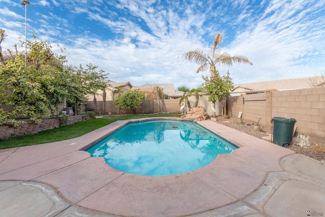 1653 S 42nd Ave, Yuma, AZ 85364 - view of swimming pool featuring a fenced backyard and a patio area