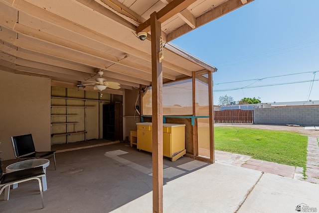 1221 S 10th Ave, Yuma, AZ 85364 - view of patio / terrace featuring a ceiling fan