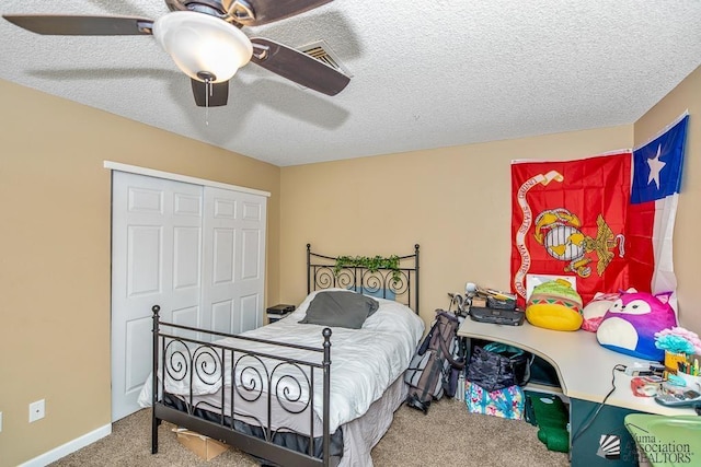 1465 E Laguna Pl Unit 4, Yuma, AZ 85365 - carpeted bedroom featuring visible vents, a textured ceiling, ceiling fan, and a closet