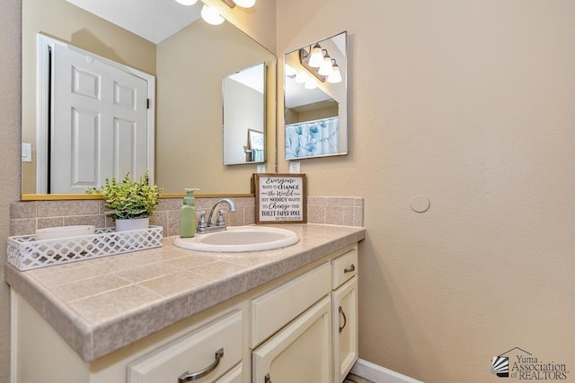 1465 E Laguna Pl Unit 4, Yuma, AZ 85365 - full bathroom featuring tasteful backsplash and vanity