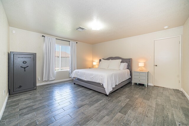 6340 E 45th Pl, Yuma, AZ 85365 - bedroom featuring wood finished floors, a textured ceiling, and baseboards