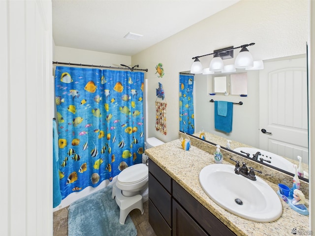 5936 E 39th St, Yuma, AZ 85365 - bathroom with vanity, toilet, and a shower with curtain