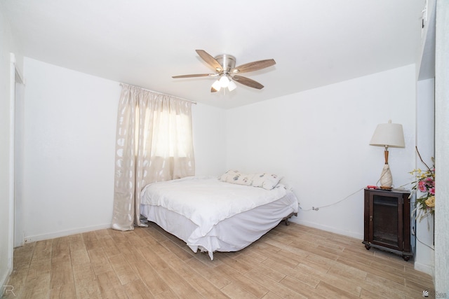 12687 E 42nd Pl, Yuma, AZ 85367 - bedroom with baseboards, a ceiling fan, and light wood-style flooring