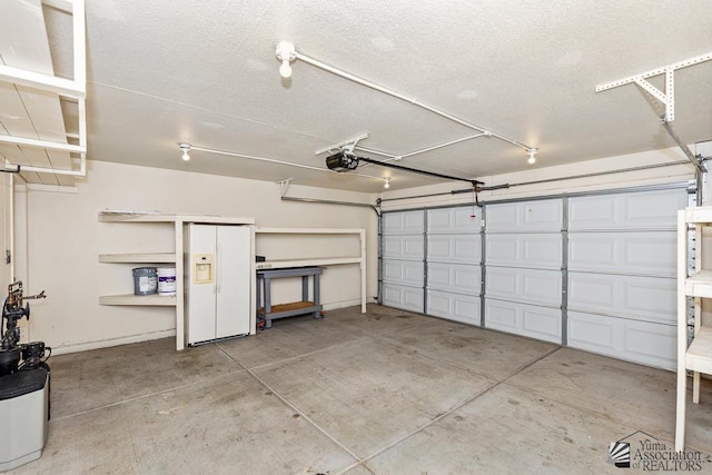 11279 E 26th Ln, Yuma, AZ 85367 - garage featuring a garage door opener