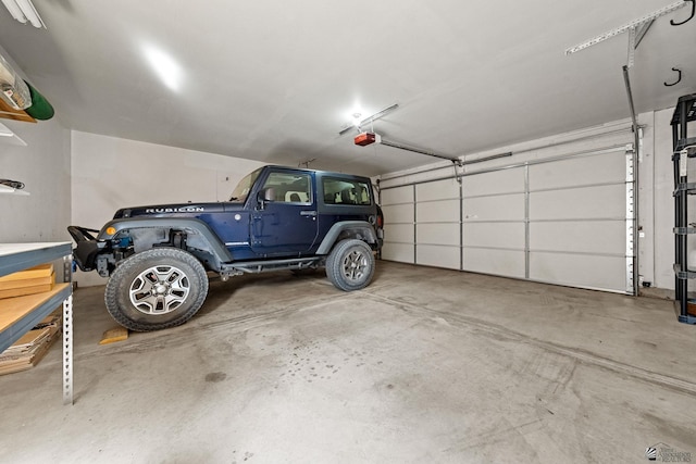 11230 E 37th Pl Unit 131, Yuma, AZ 85367 - garage featuring a garage door opener