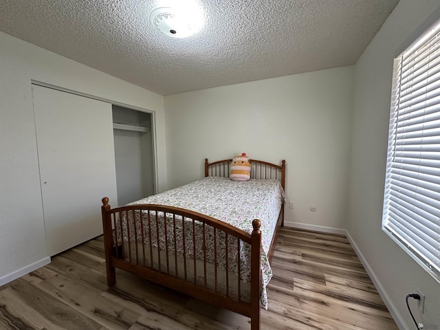 2240 S Elks Ln # 21, Yuma, AZ 85364 - bedroom featuring wood finished floors, a textured ceiling, and baseboards