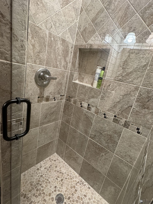 full bathroom featuring a stall shower