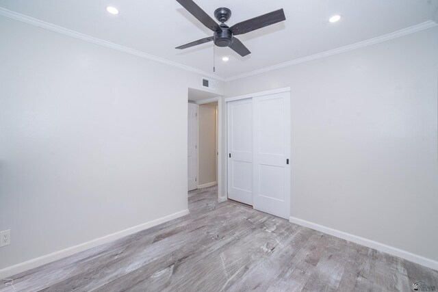 1790 S Meadowbrook Ave, Yuma, AZ 85364 - empty room featuring a ceiling fan, baseboards, recessed lighting, wood finished floors, and visible vents