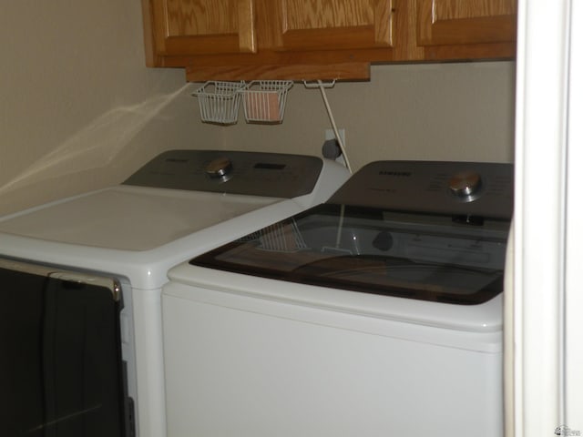 10224 S Fairway Ln, Yuma, AZ 85367 - clothes washing area with washing machine and clothes dryer and cabinet space