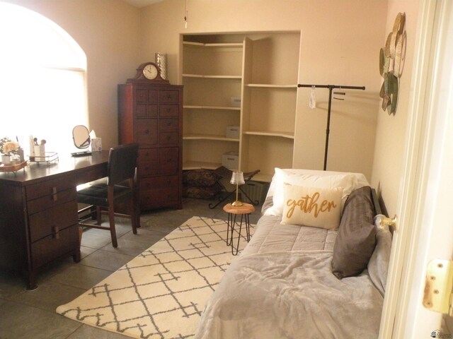 10224 S Fairway Ln, Yuma, AZ 85367 - bedroom featuring a desk and tile patterned flooring