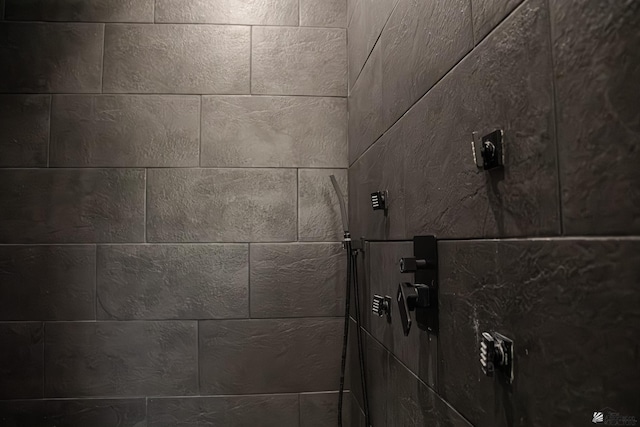 12815 S Greenview Way Greenview Way, Yuma, AZ 85365 - bathroom view of tiled shower