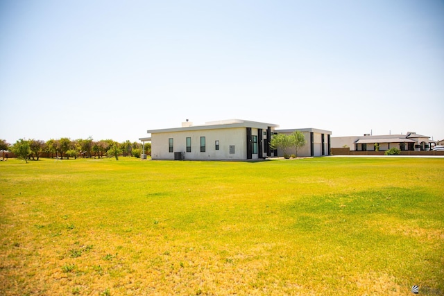 12815 S Greenview Way Greenview Way, Yuma, AZ 85365 - view of green lawn with a garage