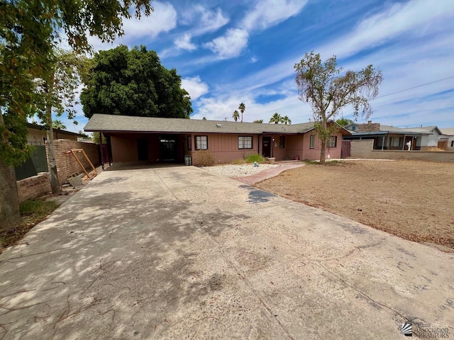 1550 S 7th Ave, Yuma, AZ 85364 - single story home featuring concrete driveway and an attached carport