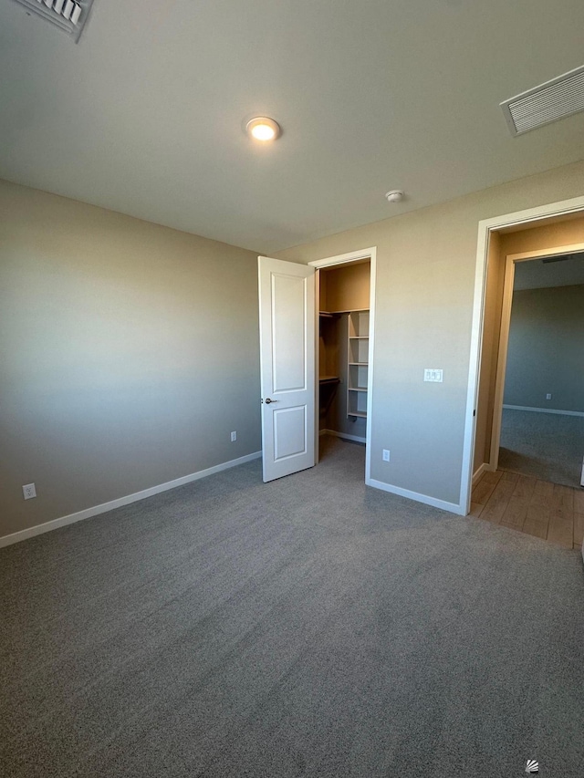 14701 E 42nd St, Yuma, AZ 85367 - unfurnished bedroom featuring visible vents, carpet, baseboards, and a walk in closet