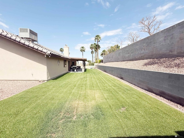 1404 W Parkway Dr, Yuma, AZ 85364 - view of yard with cooling unit and a patio