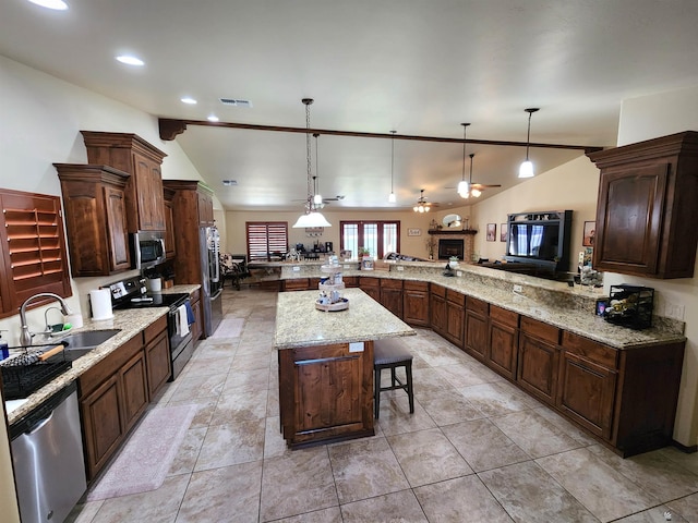 1404 W Parkway Dr, Yuma, AZ 85364 - kitchen with stainless steel appliances, ceiling fan, a sink, lofted ceiling, and a breakfast bar