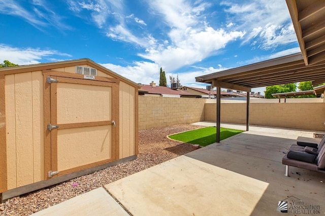 1508 W 14th St, Yuma, AZ 85364 - fenced backyard with a patio