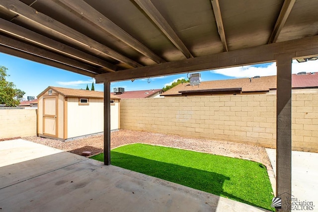 1508 W 14th St, Yuma, AZ 85364 - fenced backyard with a patio