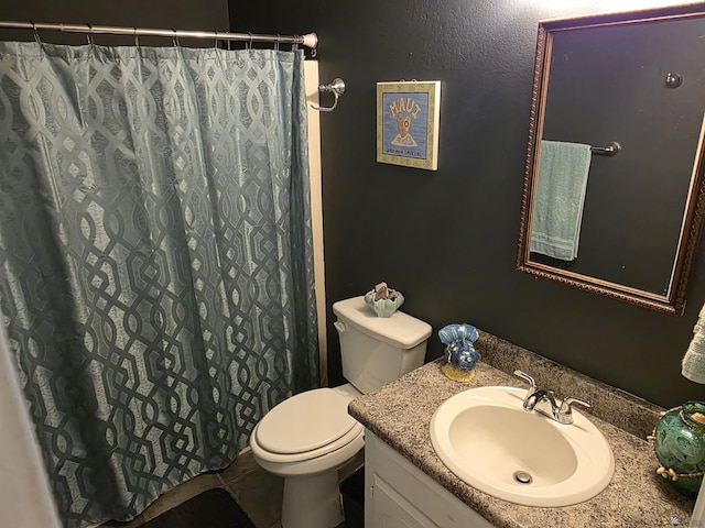 1904 E 26th Pl, Yuma, AZ 85365 - full bathroom with vanity, toilet, and curtained shower