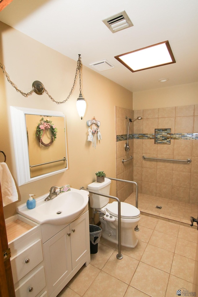 634 E 25th Pl, Yuma, AZ 85365 - full bath featuring visible vents, a tile shower, vanity, tile patterned floors, and toilet