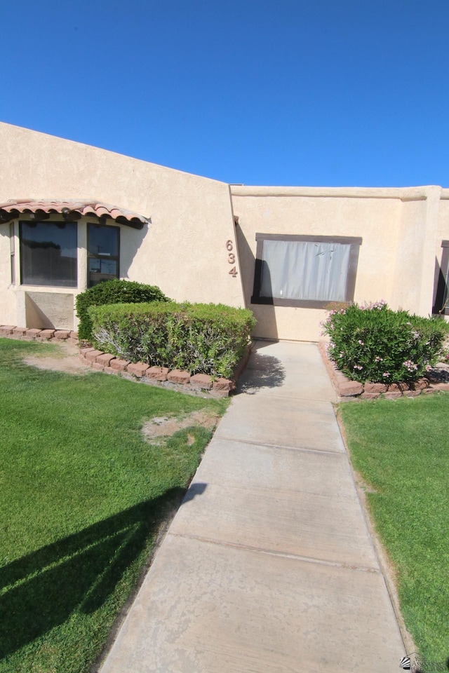 634 E 25th Pl, Yuma, AZ 85365 - view of front of house with a front lawn and stucco siding