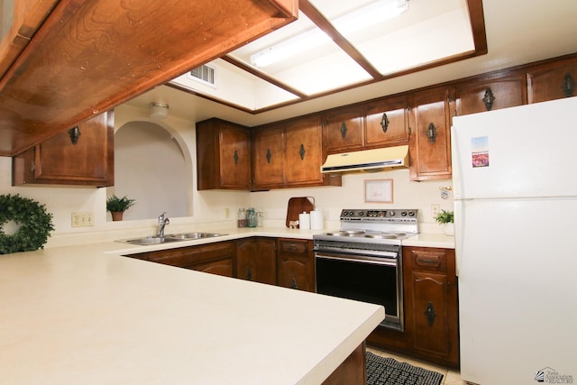 634 E 25th Pl, Yuma, AZ 85365 - kitchen featuring ventilation hood, a sink, electric range oven, light countertops, and freestanding refrigerator