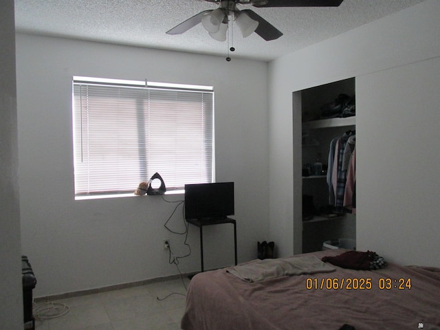 bedroom with a textured ceiling, a closet, and ceiling fan