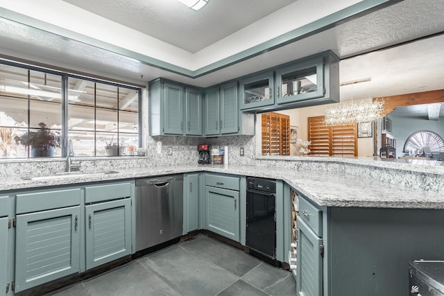 10538 S Del Vista Dr, Yuma, AZ 85367 - kitchen with stainless steel dishwasher, a sink, a peninsula, a chandelier, and backsplash