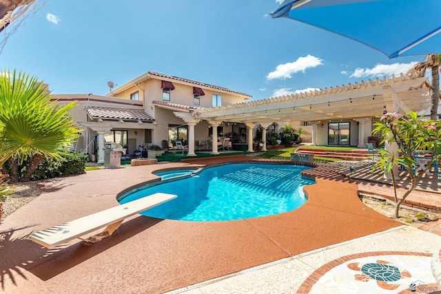 10538 S Del Vista Dr, Yuma, AZ 85367 - view of swimming pool with a pool with connected hot tub, a patio, a pergola, and a diving board