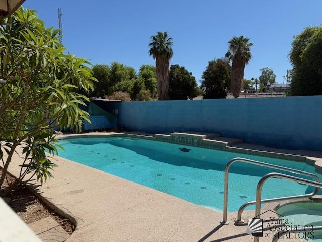 1671 W Del Oro Ln, Yuma, AZ 85364 - view of pool featuring a fenced backyard