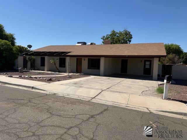 1671 W Del Oro Ln, Yuma, AZ 85364 - single story home featuring an attached carport and driveway