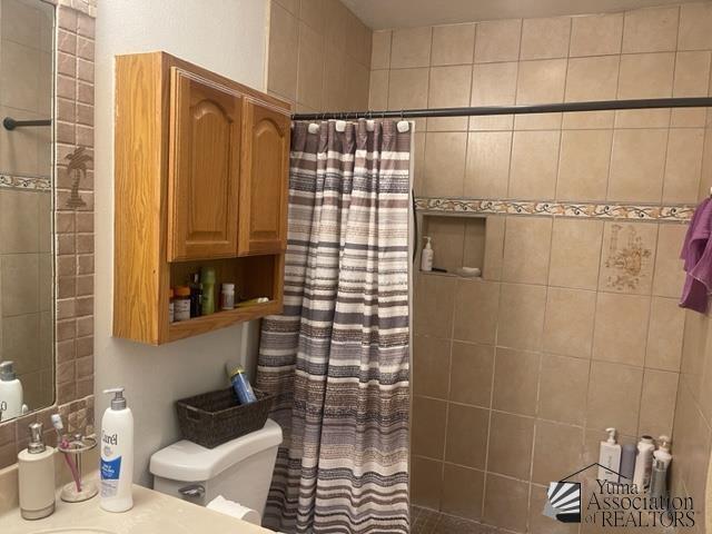 1671 W Del Oro Ln, Yuma, AZ 85364 - bathroom featuring toilet and a shower with shower curtain