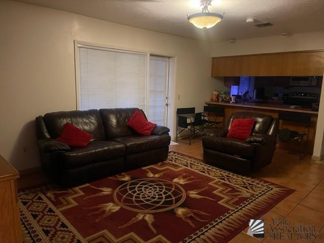 1671 W Del Oro Ln, Yuma, AZ 85364 - view of tiled living room
