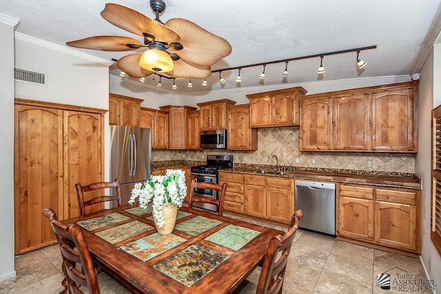 500 E Country Club Dr # 14, Yuma, AZ 85365 - kitchen with dark countertops, appliances with stainless steel finishes, a sink, tasteful backsplash, and visible vents