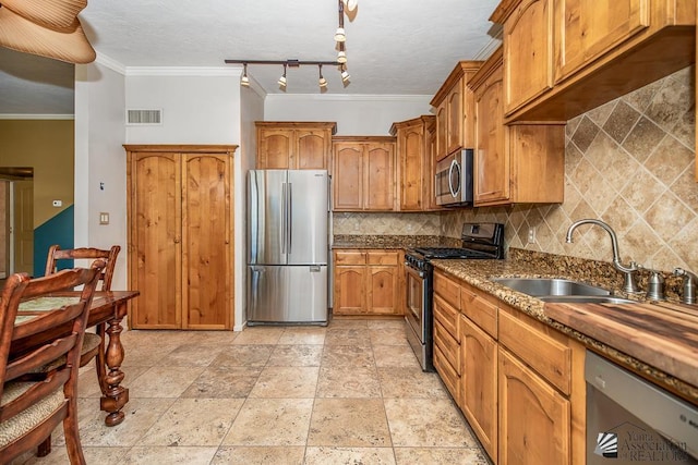 500 E Country Club Dr # 14, Yuma, AZ 85365 - kitchen featuring crown molding, visible vents, a sink, backsplash, and stainless steel appliances