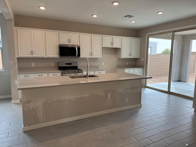 7701 E 35th Pl, Yuma, AZ 85365 - kitchen featuring a sink, appliances with stainless steel finishes, white cabinets, and visible vents