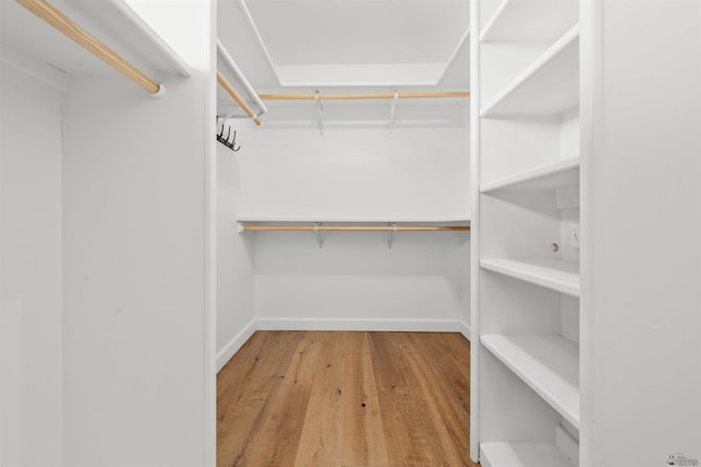 10369 S Fairway Loop, Yuma, AZ 85367 - walk in closet featuring wood finished floors