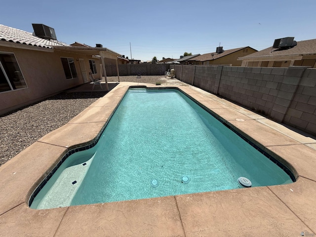 6347 E 44th Pl, Yuma, AZ 85365 - view of swimming pool featuring a fenced backyard and a patio area