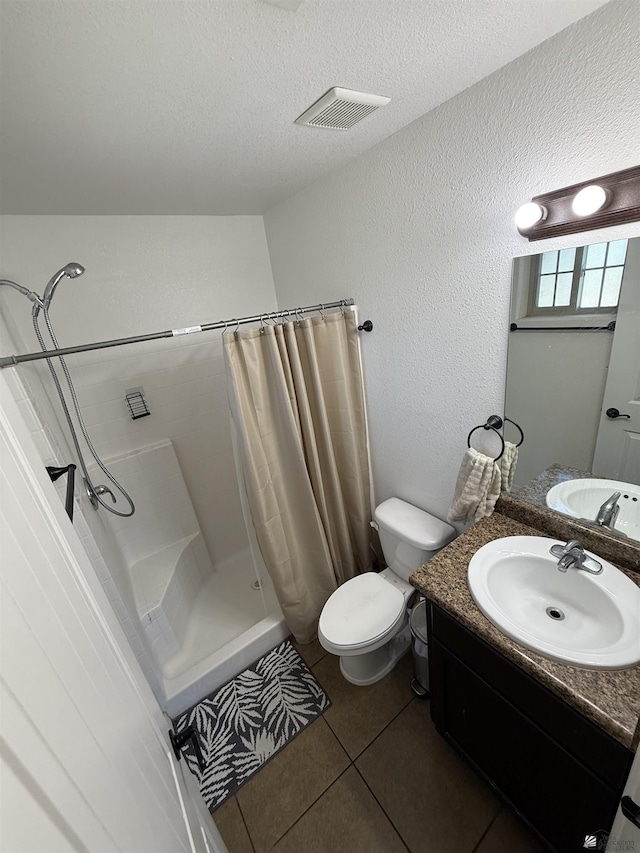 126 N Joe Harper Ct, San Luis, AZ 85349 - full bath featuring toilet, curtained shower, vanity, tile patterned floors, and a textured wall