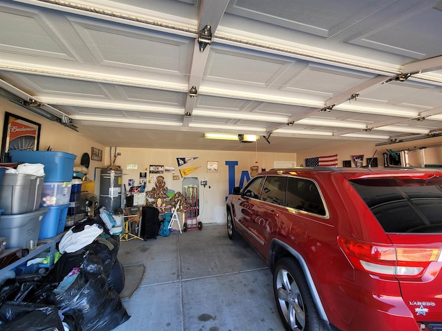 2193 S 40th Dr, Yuma, AZ 85364 - garage with a garage door opener and water heater