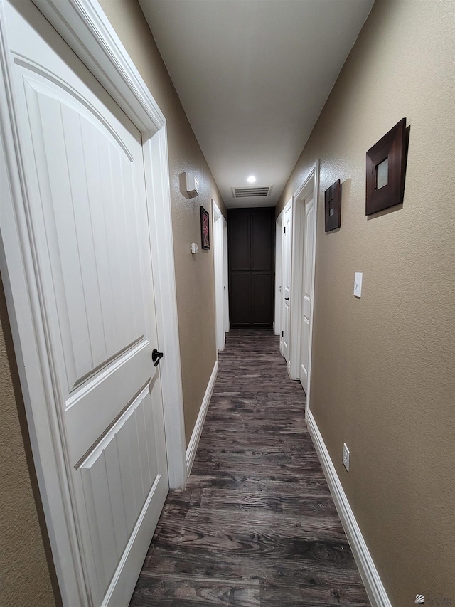 2193 S 40th Dr, Yuma, AZ 85364 - corridor featuring dark wood-style floors and recessed lighting