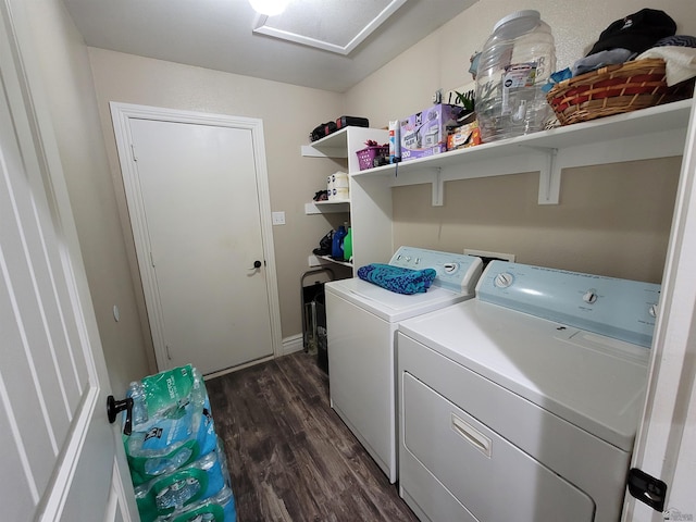 2193 S 40th Dr, Yuma, AZ 85364 - laundry area with independent washer and dryer and dark wood-style flooring
