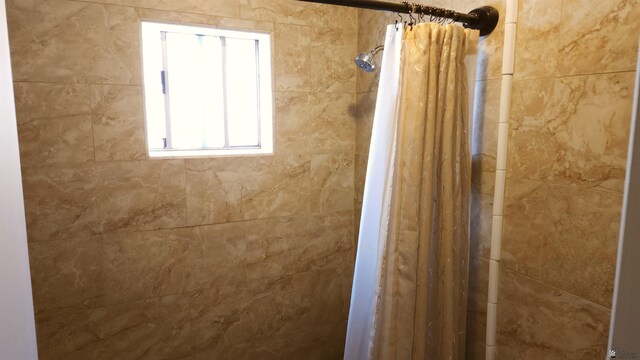 1830 S Athens Ave, Yuma, AZ 85364 - details featuring tiled shower