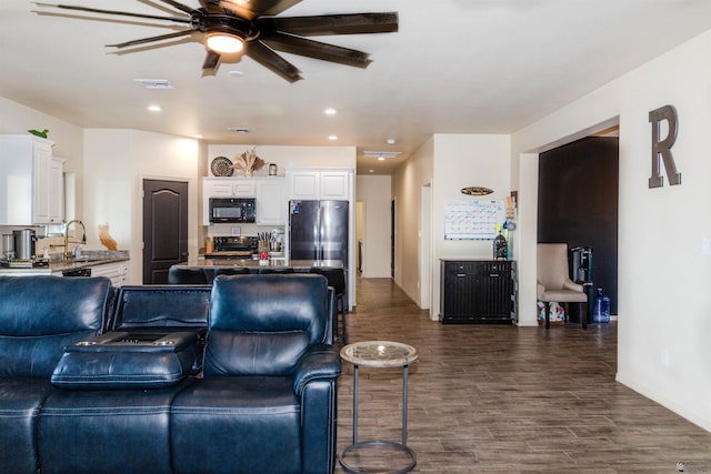 5712 E 45th Pl, Yuma, AZ 85365 - living area featuring ceiling fan, dark wood-style floors, recessed lighting, and baseboards