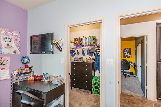 5712 E 45th Pl, Yuma, AZ 85365 - bedroom featuring wood finished floors and an office area