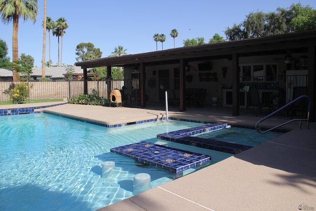 1936 W 15th Pl, Yuma, AZ 85364 - view of pool with a ceiling fan, a patio area, and an in-ground hot tub